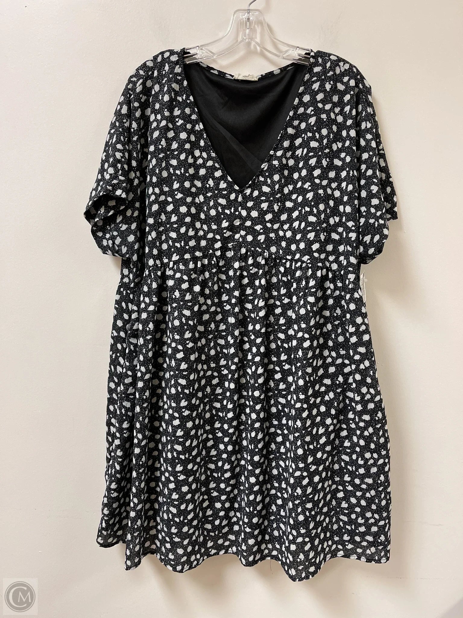 Dress Casual Midi By Entro In Black & White, Size: 1x Tunics Chic elegant