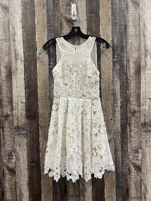 White Dress Party Short Francesca's, Size Xs Tunics Running lightweight